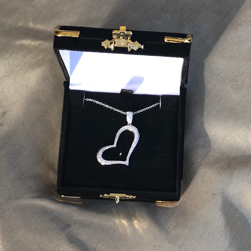 18kt Diamond Picasso style heart pendant